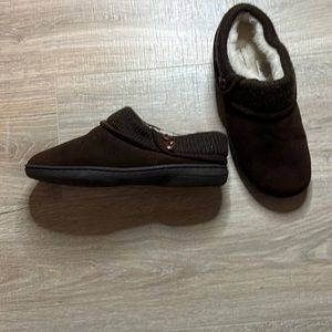Rockport Woman’s size 9M brown slippers